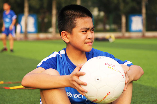 青島足球夏令營多少錢