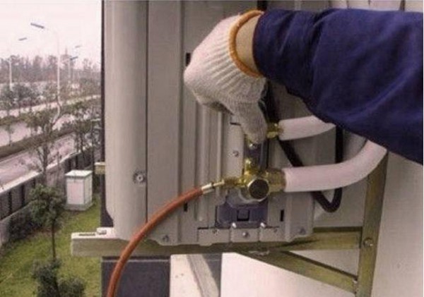 空調外機故障
